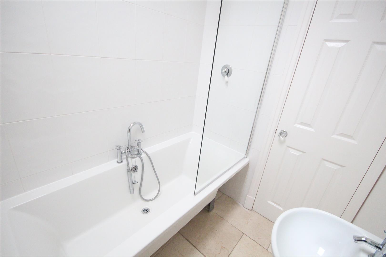 2 bedroom mid terrace house To Let in Barnoldswick - IMG_8540.jpg
